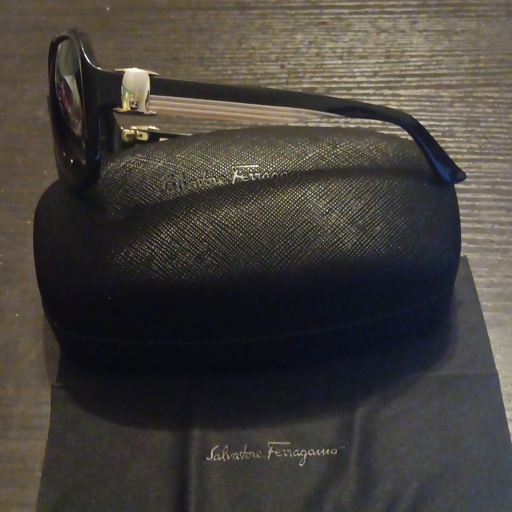 Salvatore Ferragamo Black Oversized Sunglasses With Case & Cleaning Cloth (EUC) - Picture 5 of 9